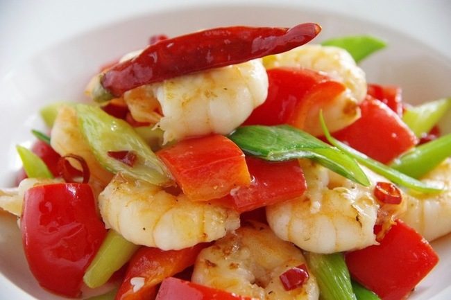 ビタミンたっぷり 赤パプリカと海老の塩炒め のレシピ ビール女子