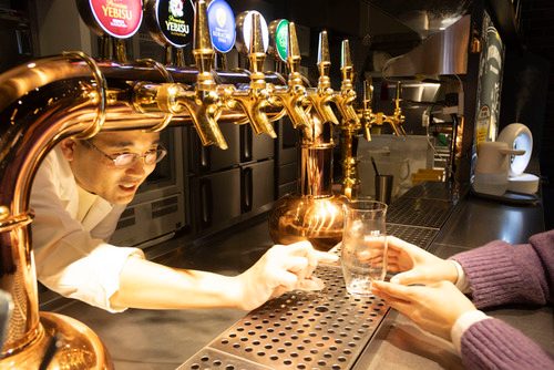 新橋駅から徒歩1分！自分だけの最高の一杯を研究できる「体験型ビヤ